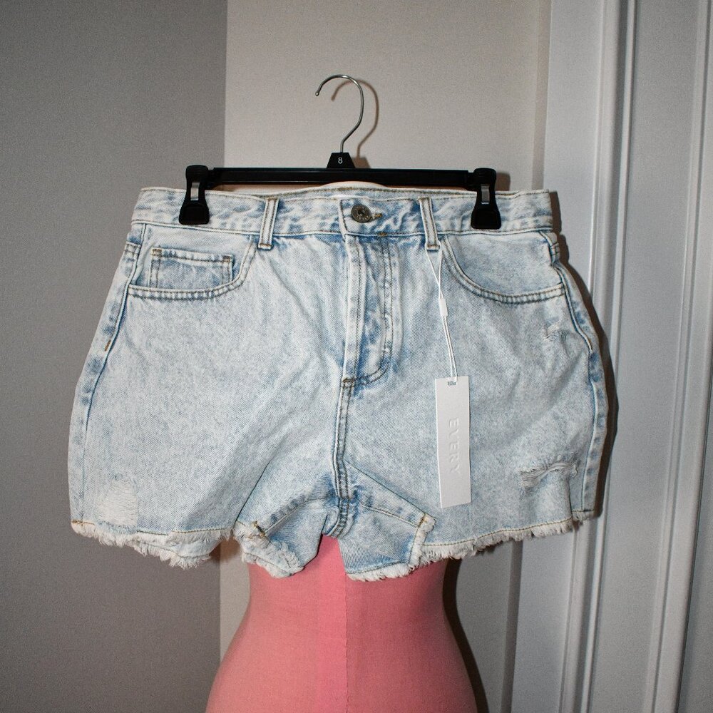 Every Denim Mid Rise Raw Hem Mini Shorts in Chambray Size: 8 #EV6236DGB NWT